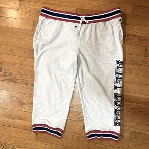 Tommy Hilfiger cropped sweatpants. Light gray. XL.